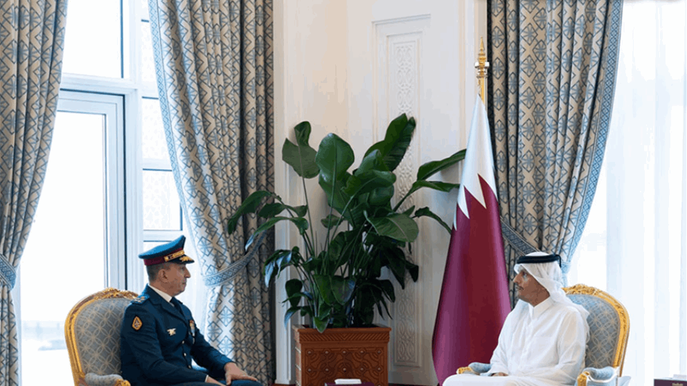 قائد الجيش بدأ زيارة رسمية إلى قطر.. وسلسلة لقاءات