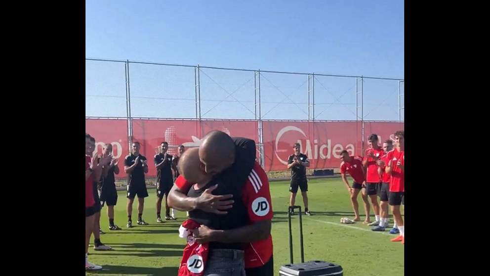 فيديو - لحظة إنسانية مؤثرة في تدريبات إشبيلية