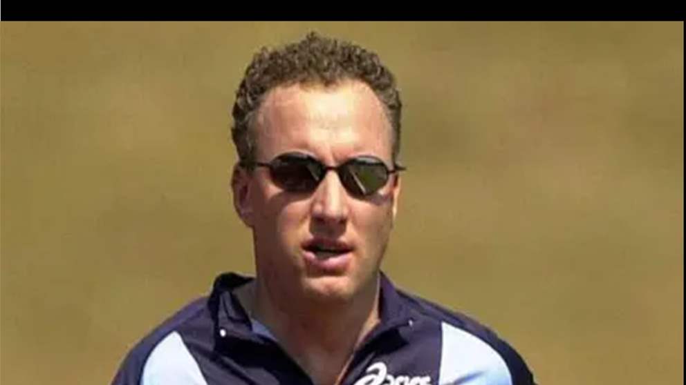 بطل أولمبي سابق يواجه 19 تهمة بينها الاعتداء الجنسي على طفل