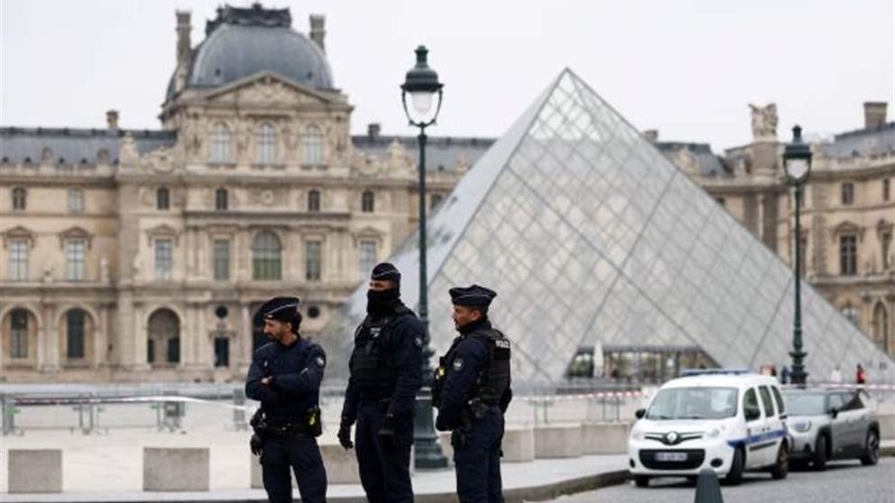 فرنسا تبحث عن المتورطين.. متحف "اللوفر" يشغل العالم! 