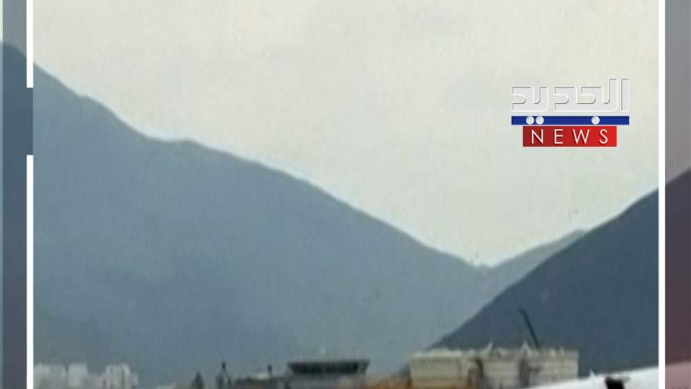 طائرة تنحرف.. اصطدمت بسيارة وهبطت في البحر! (فيديو)