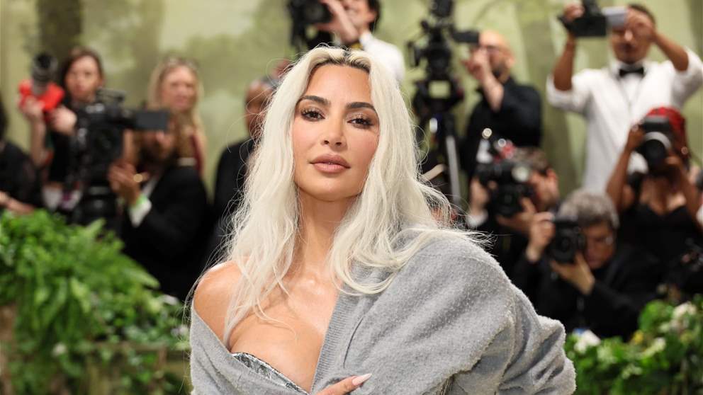 كيم كارداشيان تسرق الأضواء في لوس أنجلوس بإطلالة غريبة 