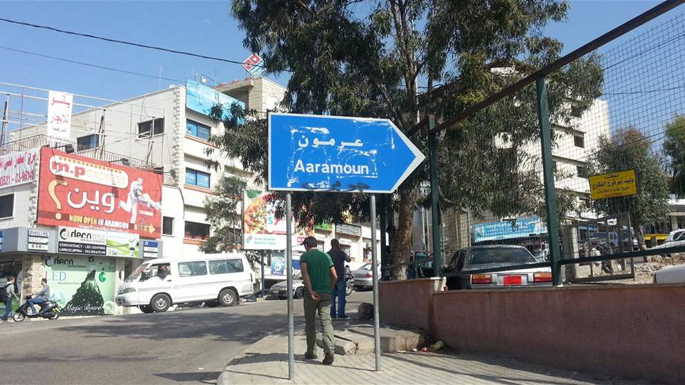 بالفيديو.. انقلاب حافلة مدرسية في عرمون