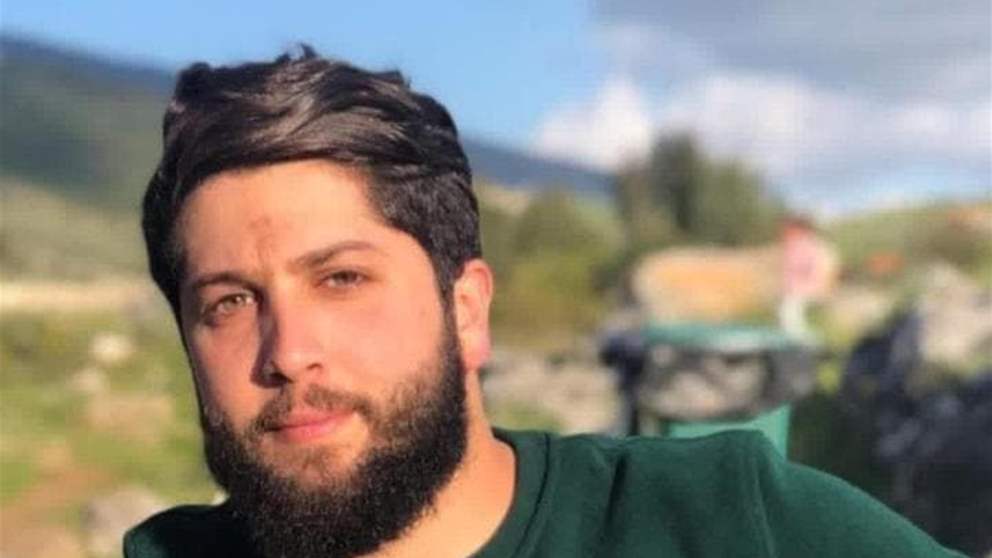 أوصل ابنه الى المدرسة قبل الغارة.. شهيد عين قانا (صورة) 