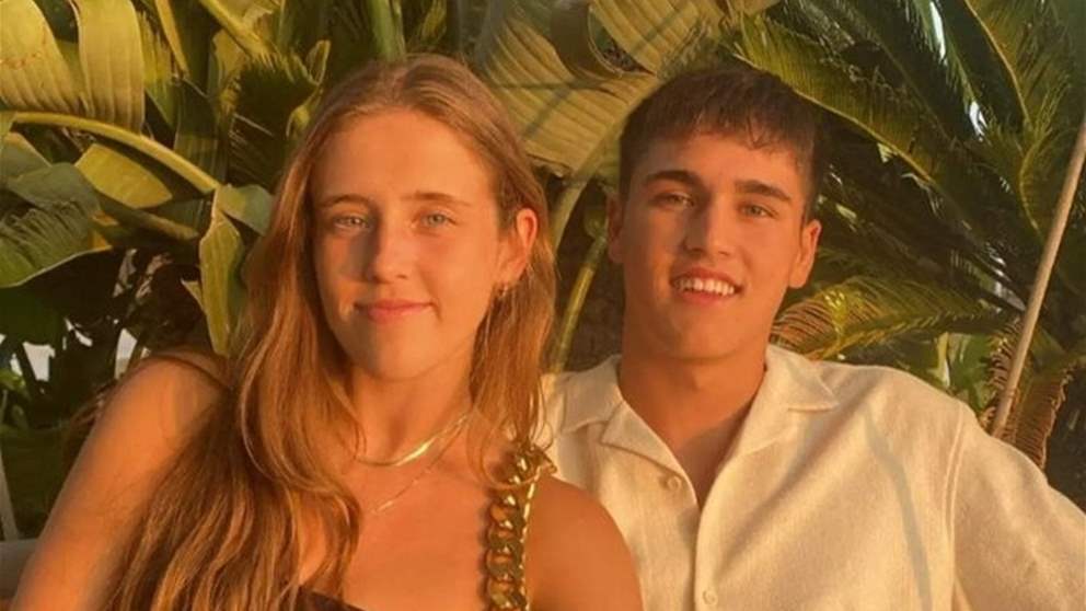 من هي الفتاة التي يعيش معها نجم برشلونة الشاب؟