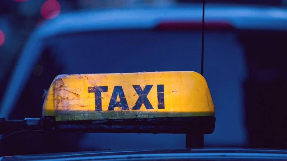 بالفيديو: ألغت رحلة التاكسي.. فكاد يدهسها! 