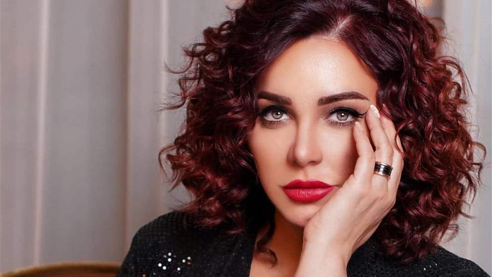 سلاف فواخرجي تردّ على منتقديها بعد قرارها الإقامة في مصر