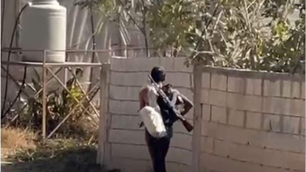 كفيلم "أكشن".. اطلق الرصاص بشكل عشوائي (فيديو)