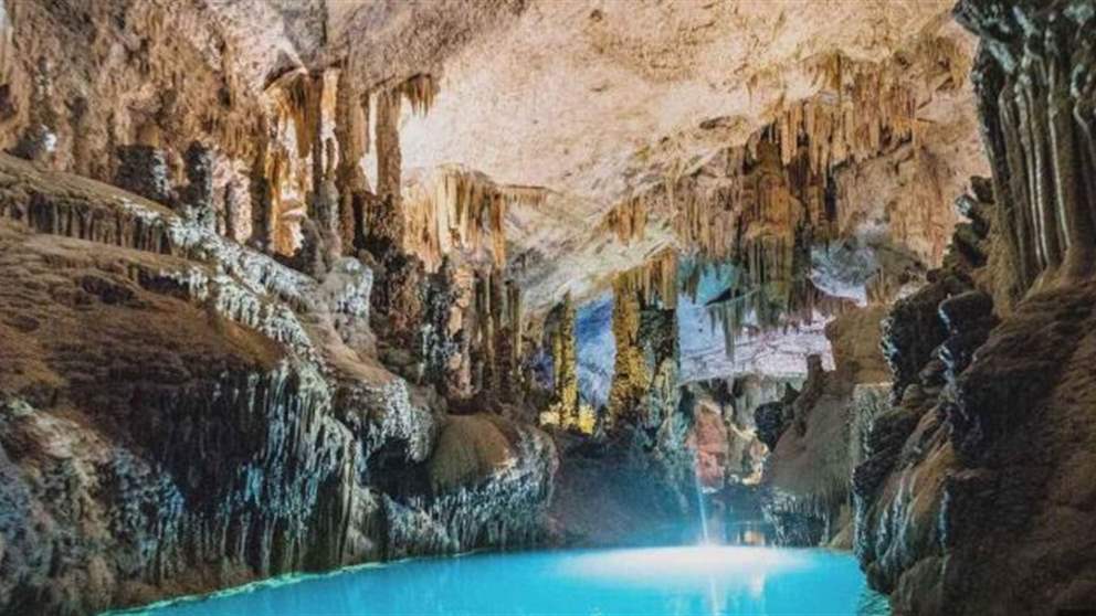 بعد الجدل حول الزفاف داخل مغارة جعيتا.. بيان لوزارة السياحة