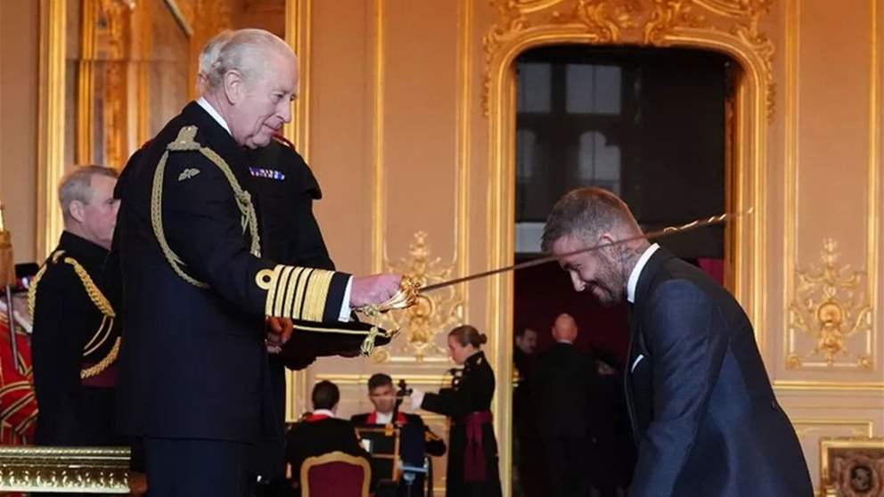 سير ديفيد بيكهام يتوشّح الفروسية