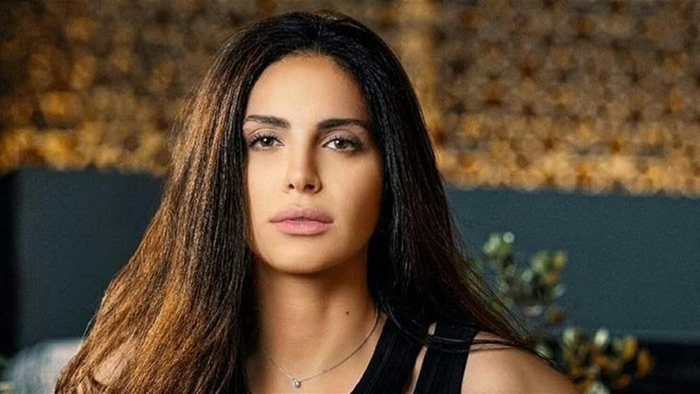 آمال ماهر تتصدر الترند بصور من شهر العسل في باريس 