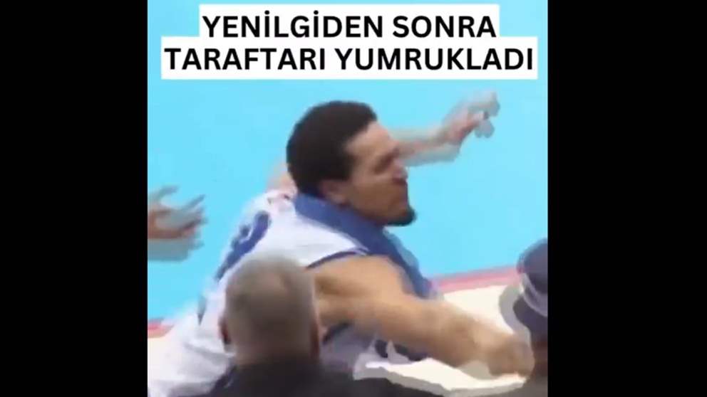 فيديو - طرد لاعب اعتدى على مشجع شتمه