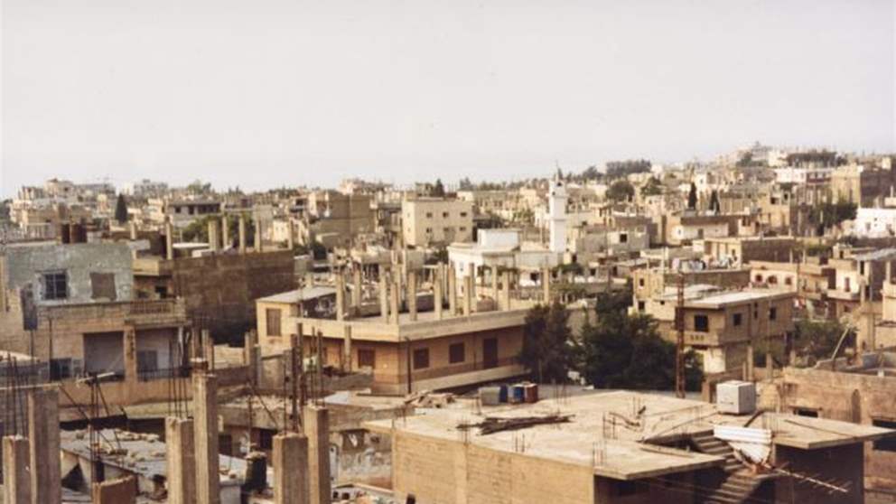 إحتجاجات وإطارات مُشتعلة.. ماذا يحصل في مخيم البداوي؟ 