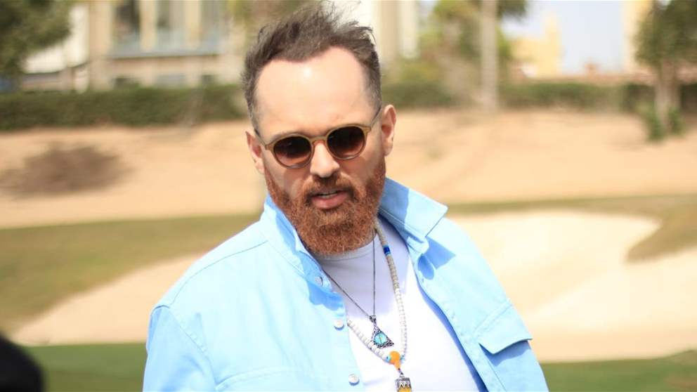 محمد محمود عبدالعزيز يطلب الدعاء لزوجته بعد تدهور حالتها الصحية إثر ولادة صعبة