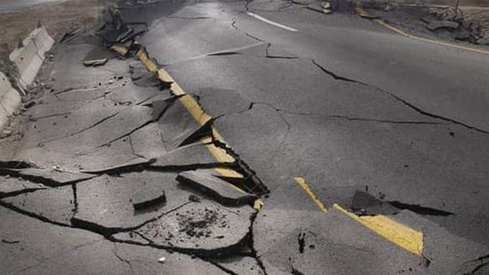 بعد الهزة.. الدفاع المدني في مهمات ميدانية! 