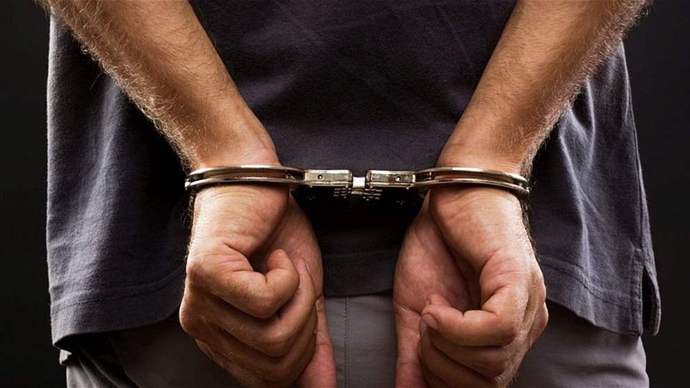 يحاول السرقة.. وقوى الأمن توقفه بالجرم المشهود (صورة)