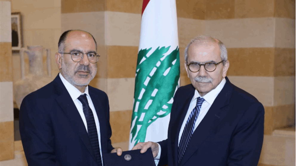 سلام تسلم التقرير السنوي لرئاسة الجمهورية