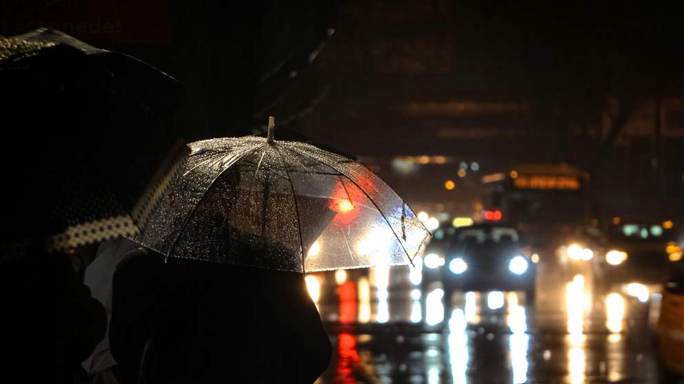 بالفيديو: الشتاء يقسو على مدينة صور 