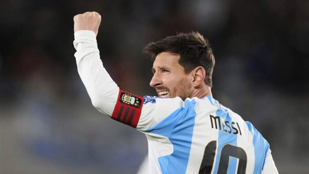 فيديو - مُدرّسة أرجنتينية تُصحّح أوراق الامتحان مستخدمة وجه ميسي!!