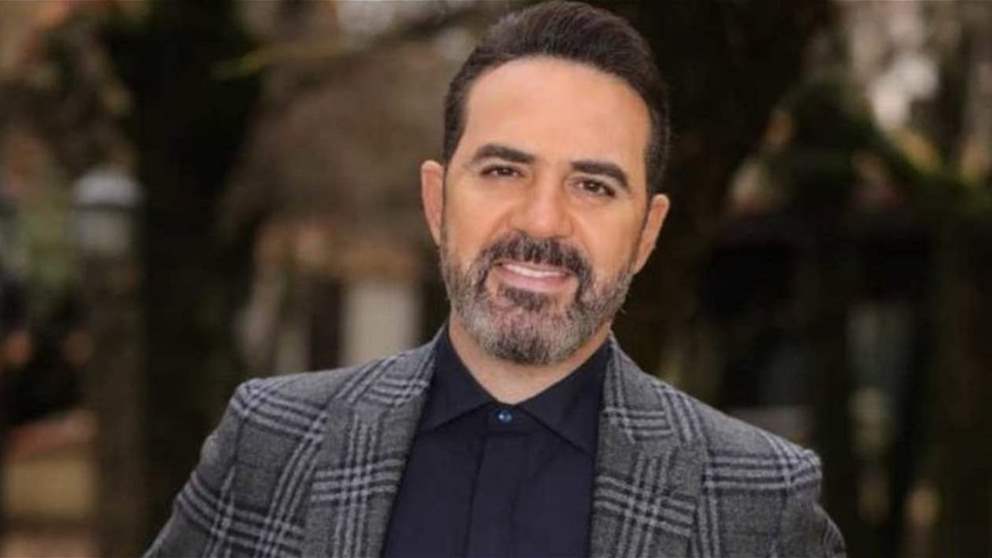 وائل جسار يوقف الغناء ليلتقط صورة إنسانية على مسرح بيروت
