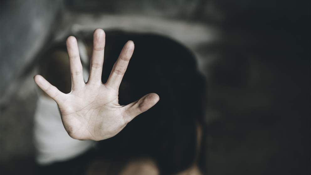 يتحرش بأبنائه منذ الطفولة… ماذا حلّ به؟ 