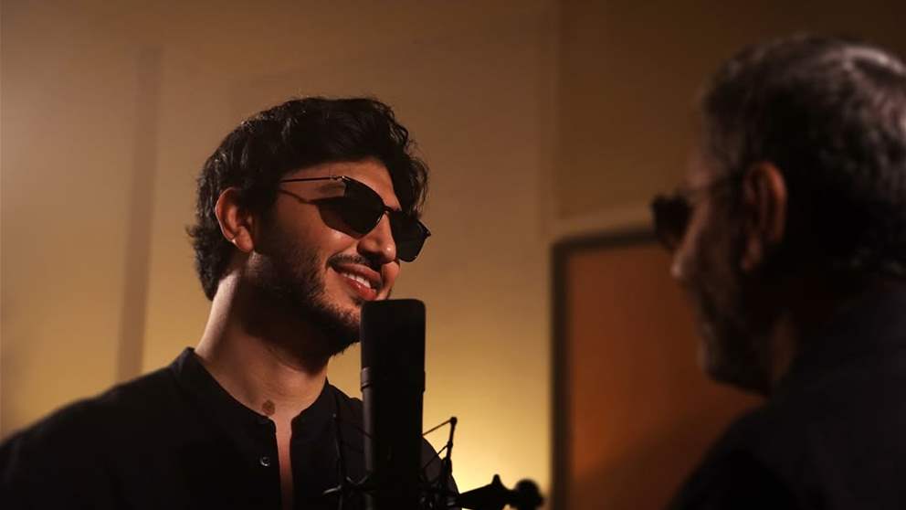 محمد شاكر ينهار باكياً على المسرح… لحظة تهزّ الرياض 