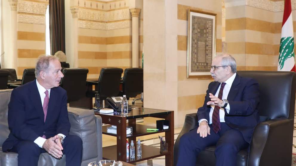 سلام استقبل السفير الأميركي.. وهدية! (صورة)