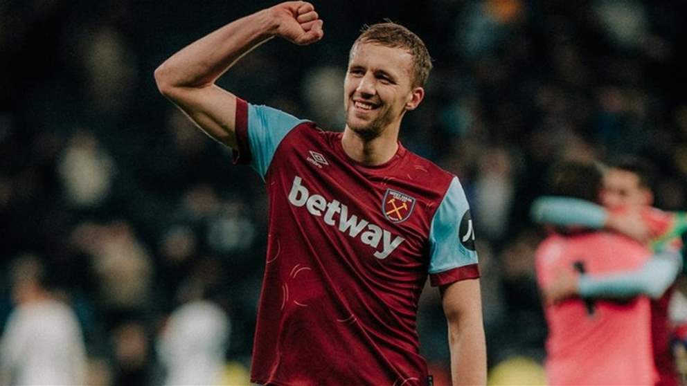 رغم التأهل للملحق .. الاتحاد التشيكي يعاقب قائد الفريق واللاعبين