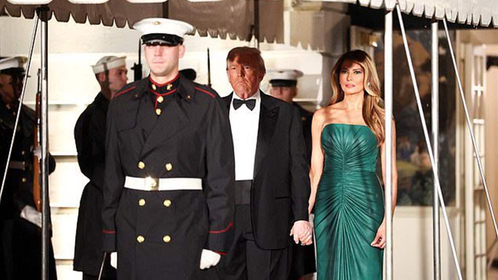 ميلانيا ترامب تخطف الأنظار بفستان أخضر يتوقيع لبناني