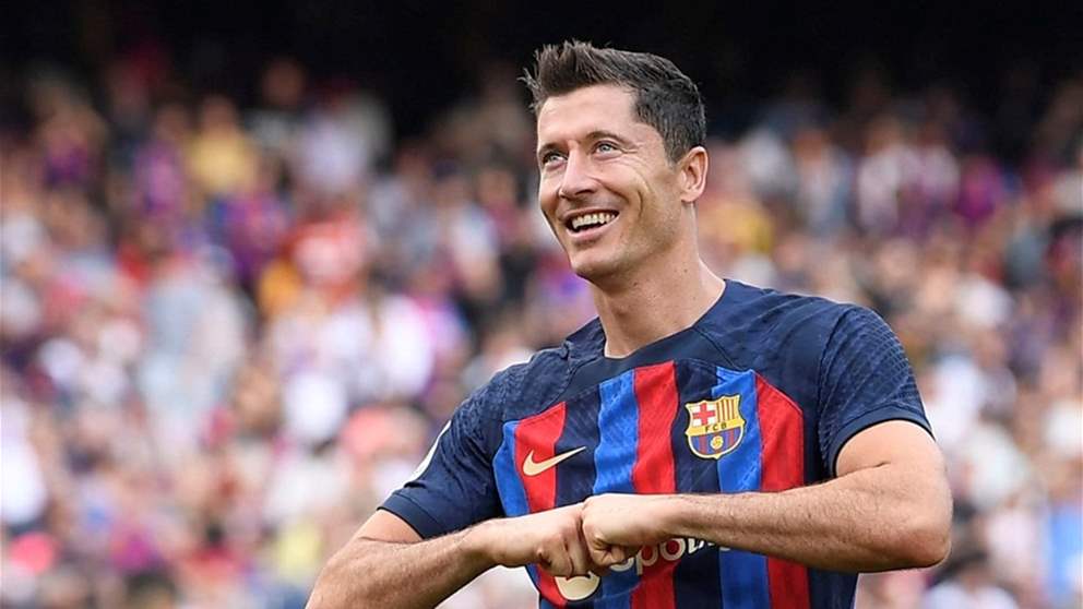 كتاب يكشف طلبًا غريبًا من برشلونة لليفاندوفسكي