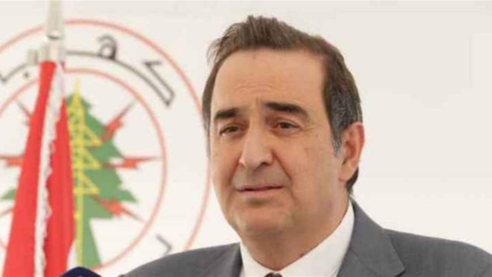 متلاعب على شكل "مدير عام" (فيديو)