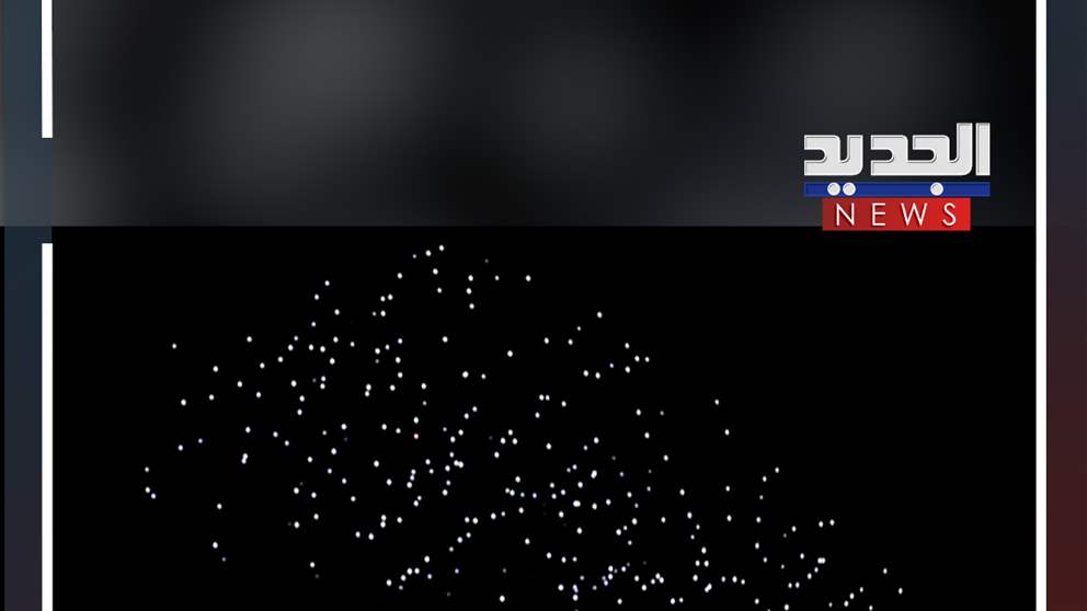 1000 طائرة تضيء السماء! (فيديو)