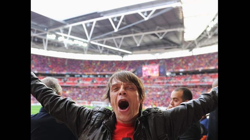 وفاة الفنان الذي أنشد "صوت مانشستر"