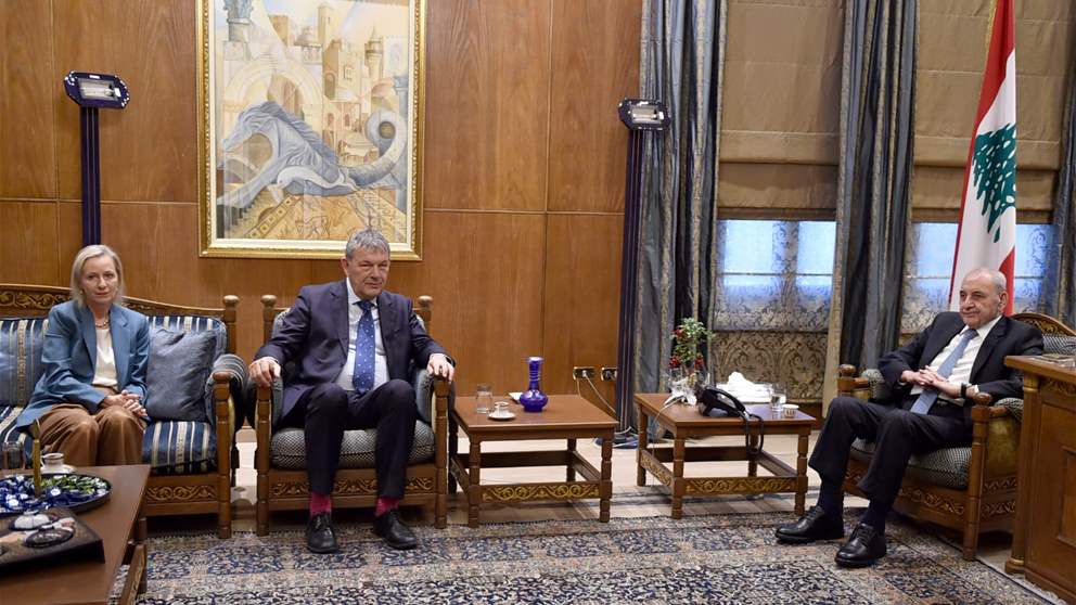 بري تابع أوضاع لبنان مع لازاريني 