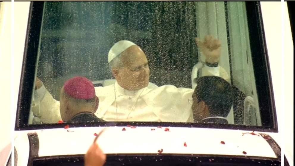 من البابا للبنانيين LIKE (فيديو)