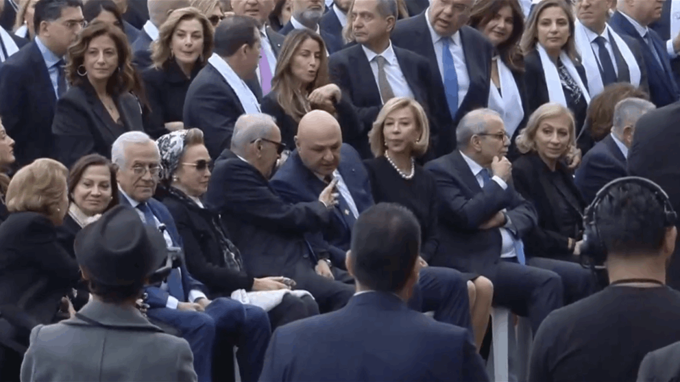 حديث و ضحكات.. هذا ما حصل بين عون و بري قبيل القداس 