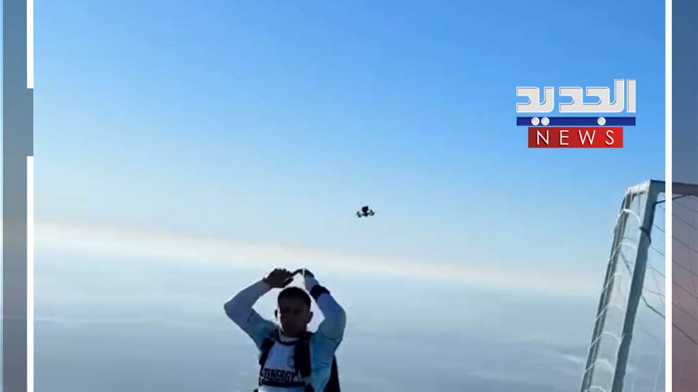 كرة قدم.. في الجو! (فيديو)