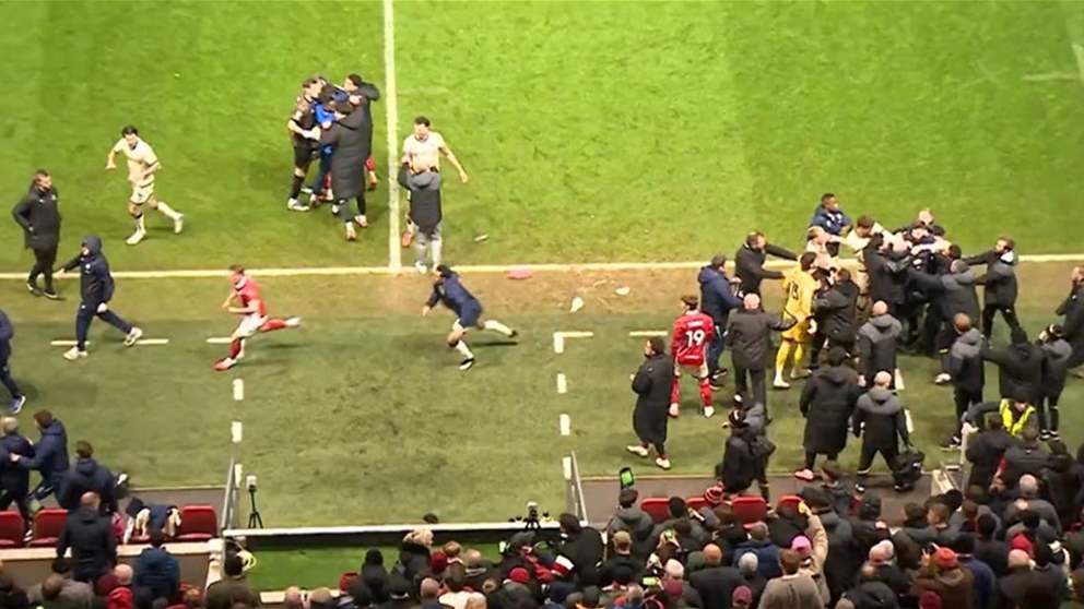  فيديو - شجار جماعي بعد خسارة بريستول سيتي أمام ميلوول