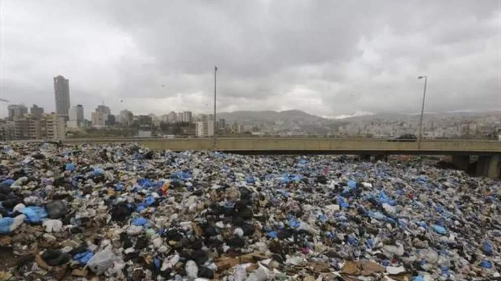 على الأوتوسترادات.. تحذير من رمي النفايات! 