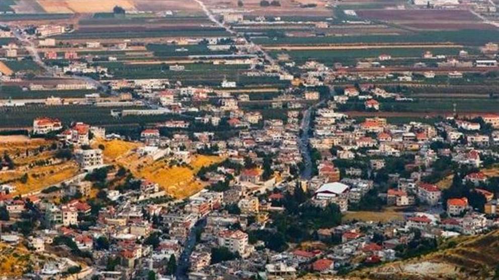 في بدنايل.. بركة "حمراء" تثير قلق المواطنين! (صورة)