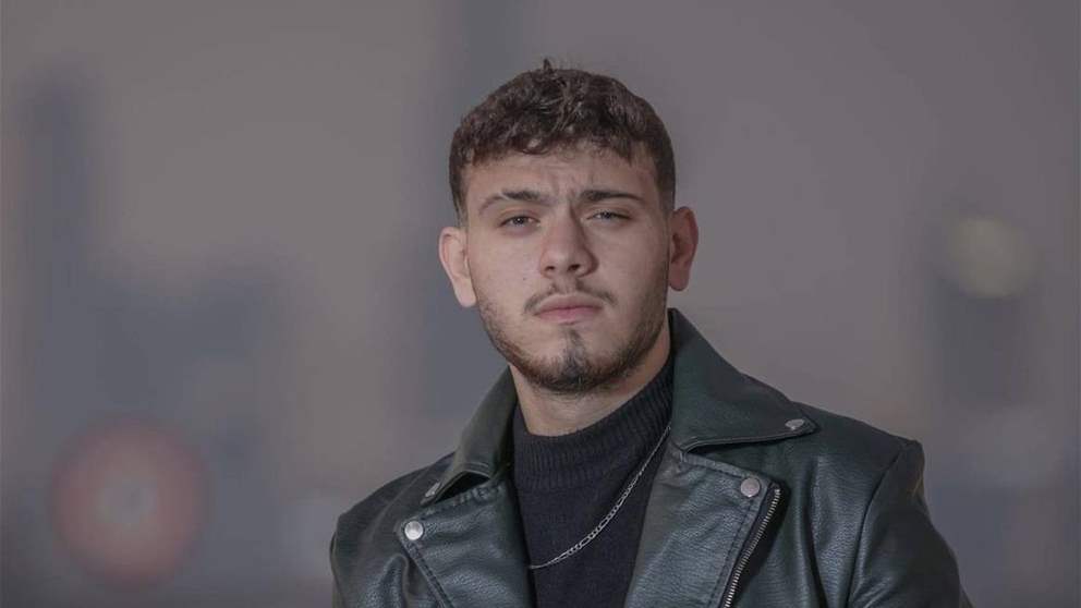 والد الشامي ينهار من البكاء في الذكرى الأولى لسقوط بشار الاسد