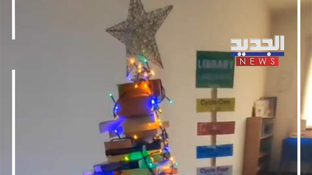 بكتب وكلمات.. شجرة ميلاد! (فيديو)