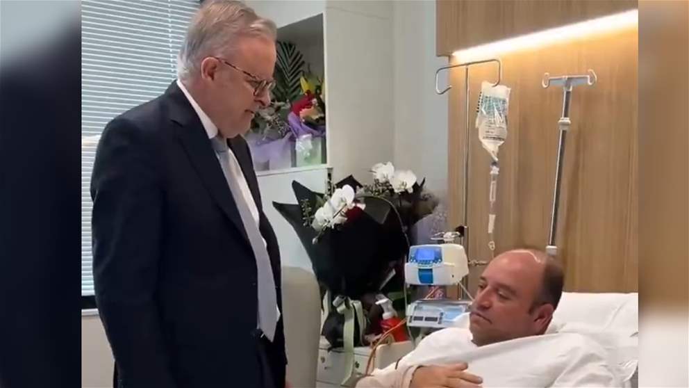 رئيس الوزراء يطمئن على "بطل سيدني" (فيديو)