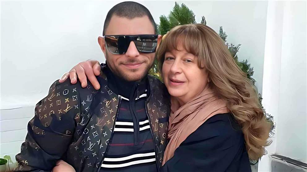 عمر الفيشاوي ينهار في دفن والدته سمية الألفي