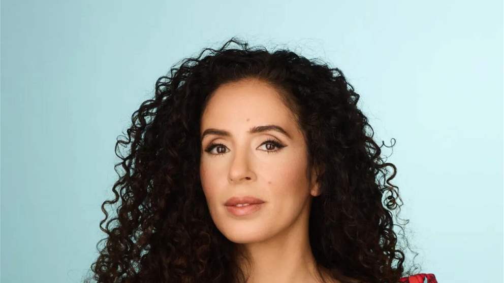 عائشة كاي تفاجئ الجميع بظهورها بفستان الزفاف وفيديو لها يتصدر