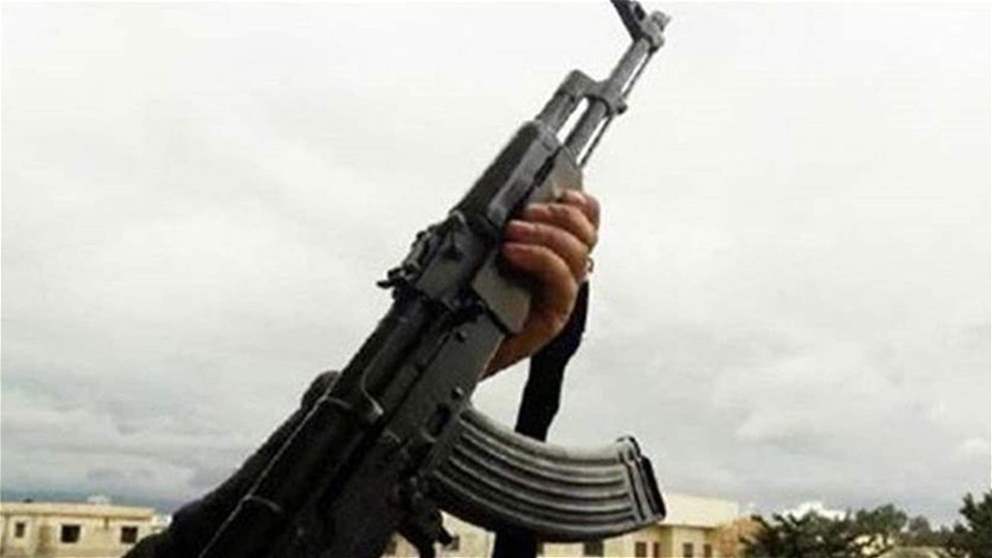 في طرابلس.. إطلاق نار يتسبب بحريق (فيديو)