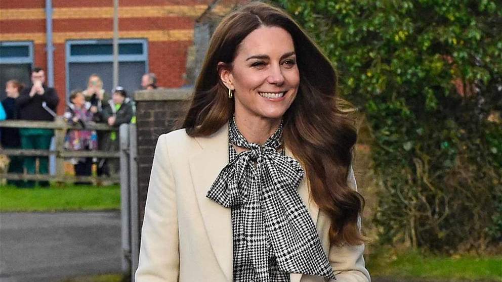  الأميرة شارلوت تشارك كيت ميدلتون عزف البيانو في حفل ترانيم الميلاد في لندن