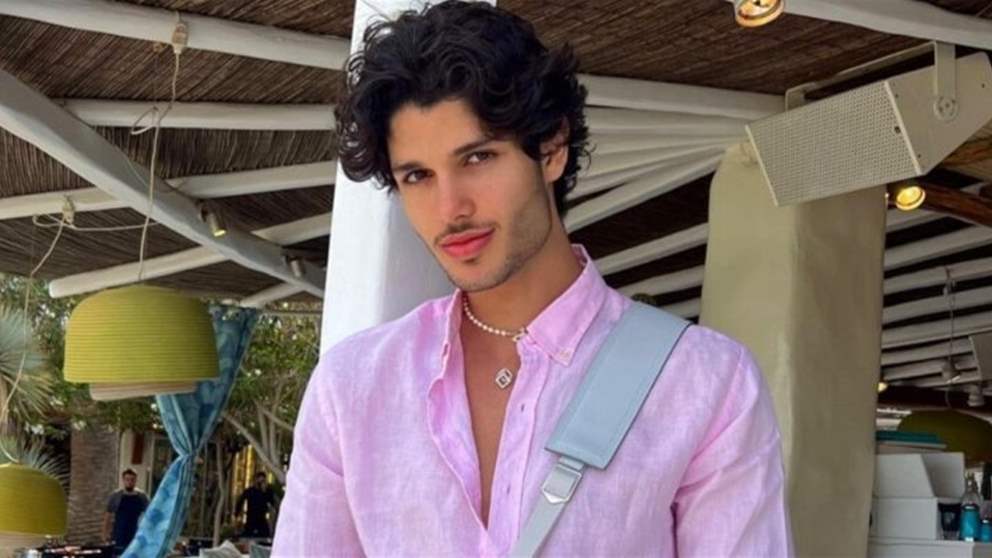 لؤي  علامة ابن راغب علامة يرقص بعفوية في الشارع ويقسم آراء المتابعين