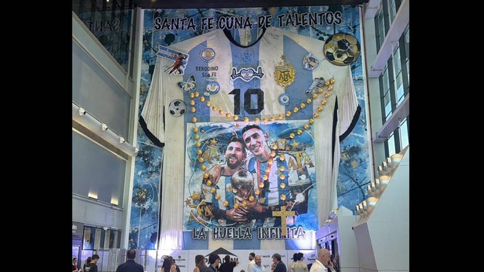 مطار روزاريو يزدان بـ "الأثر الأبدي" تكريماً لميسي ودي ماريا