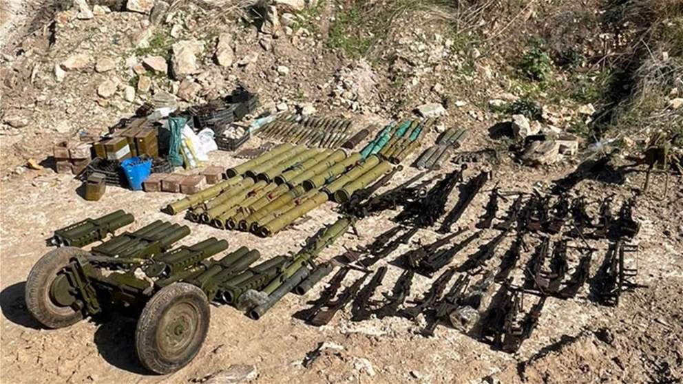 جيش يتسلُّم  السلاح الفلسطيني من مخيم عين الحلوة